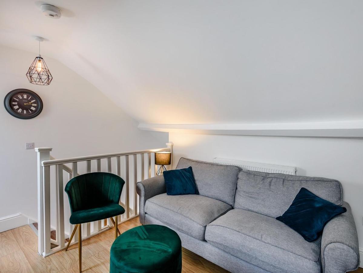 Modern Apartment In Central Линкольн Экстерьер фото